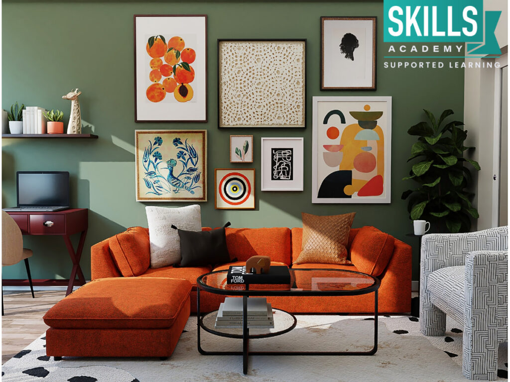 室内设计精美，有一张橙色的沙发，墙上挂着画。学习我们的室内设计课程