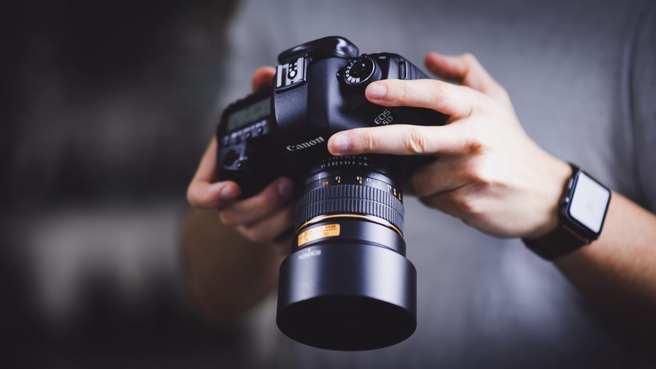 我们的摄影课程将教你成为一个相机操作员所需的基本技能。