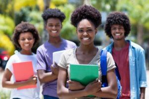 非洲女学生群非洲裔美国学生。银行独立委员会课程在南非